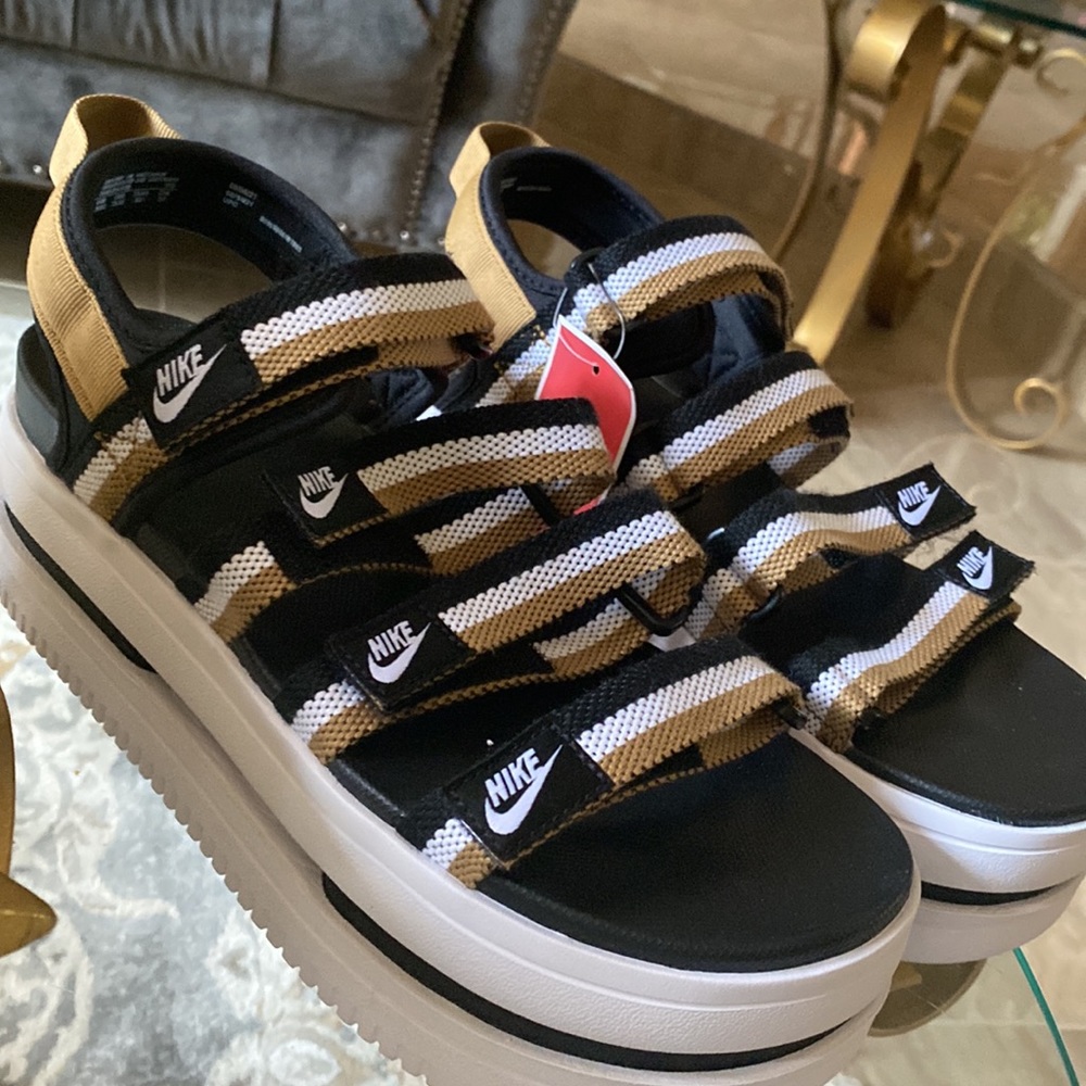 Women Nike Icon Classic Sandal NA